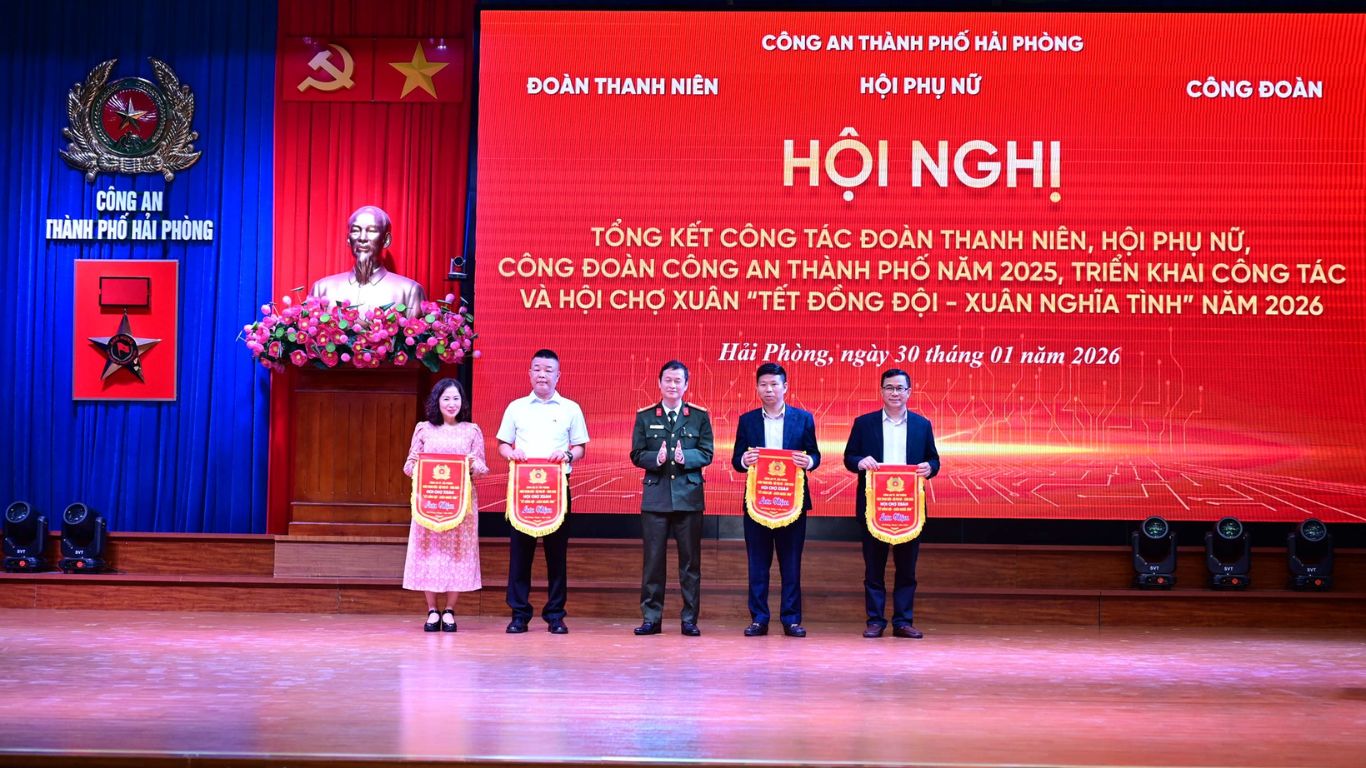 Quà Tặng Và Vật Phẩm Lưu Niệm Cho Hội Nghị Nên Chọn Gì
