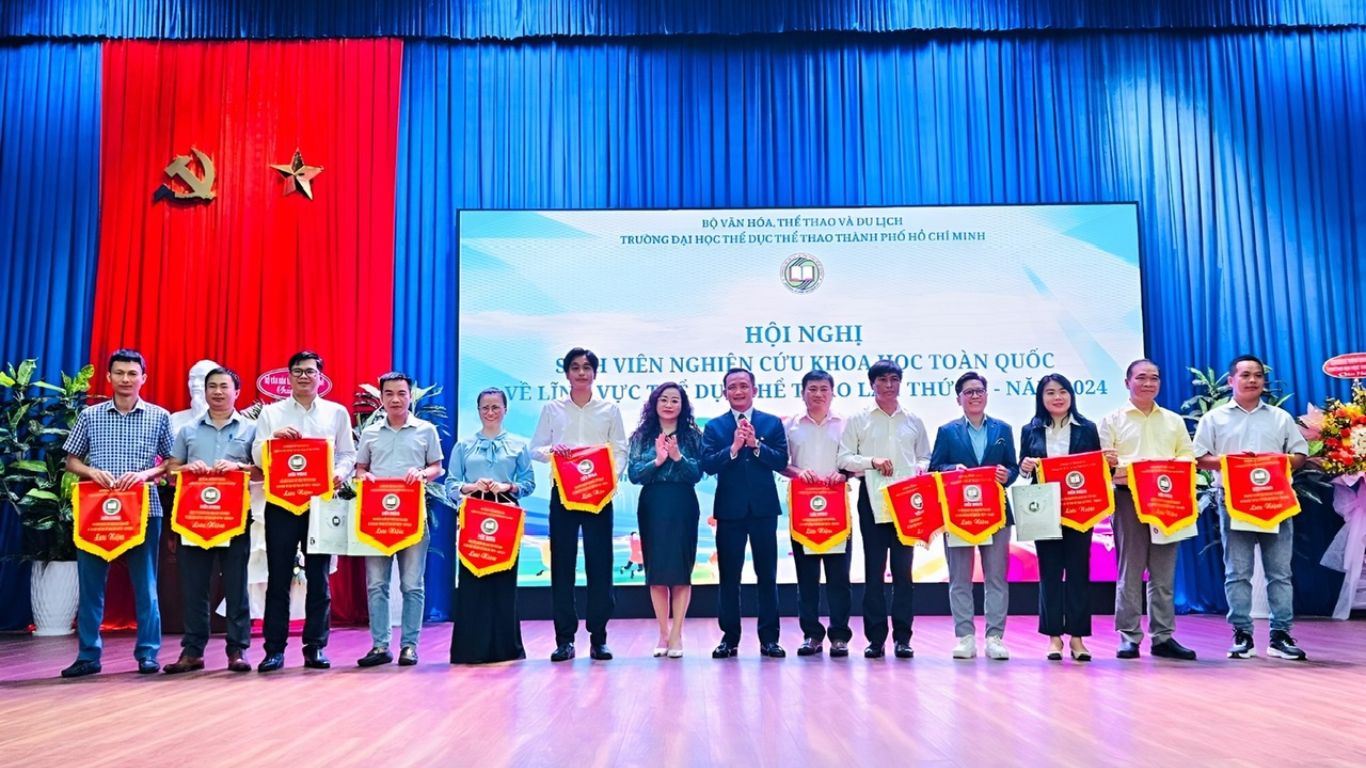 Quà Tặng Và Vật Phẩm Lưu Niệm Cho Hội Nghị Nên Chọn Gì